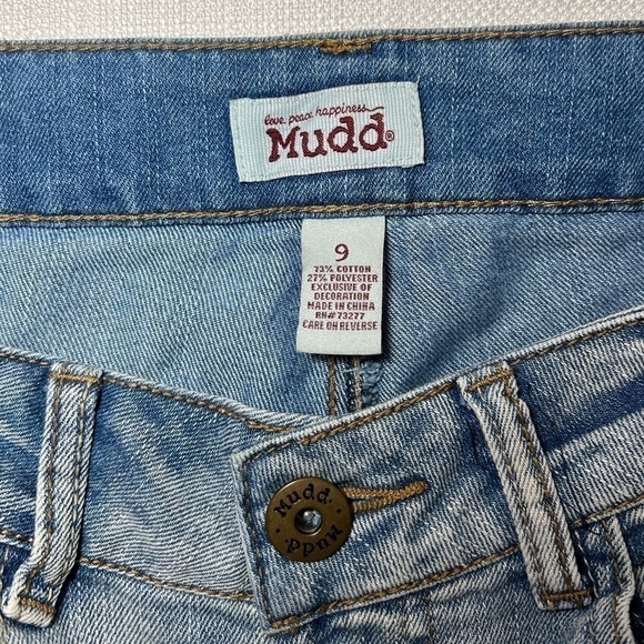 Mudd High-Waisted Denim Shorts with Embroidery - Size 9 - Great Condition! - Picture 3 of 5